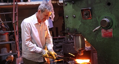 Malatya'da 45 yıldır demire şekil veriyor