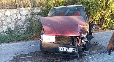 Malatya'da İş Makinesi ile Otomobil Çarpıştı: 1 Yaralı