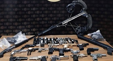 Malatya Polisi Çok Sayıda Silah ve Gümrük Kaçağı Ürün Ele Geçirdi