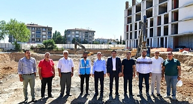 Yeşilyurt Belediyesi'nin yeni hizmet binası inşaatı sürüyor