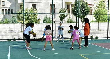 Yeşilyurt'ta Voleybol Kursuna ilgi