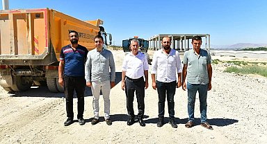 Yeşilyurt'ta sanayi alanlarının yollarını konforlu hale getiriliyor