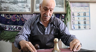 80 yaşında ilk günkü heyecanla mesleğini sürdürüyor