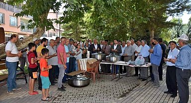 Doğanşehir'de vatandaşlara aşure ikram edildi