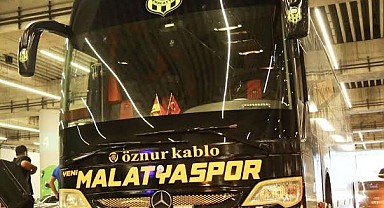 El konulan Yeni Malatyaspor Otobüsüne Başkan Gürkan Hamlesi 
