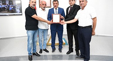 Esnaf Oda Başkanlarından Gürkan'a plaket