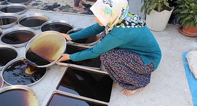 Gelin kaynana pekmez üretip satıyor