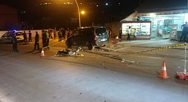 Hafif ticari araç ile motosiklet çarpıştı: 1'i ağır 2 yaralı