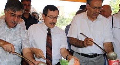 İnönü Üniversitesi'nden aşure ikramı