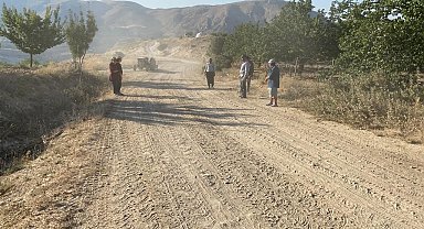 Köylüler, yetkililerden yol ve su talep etti