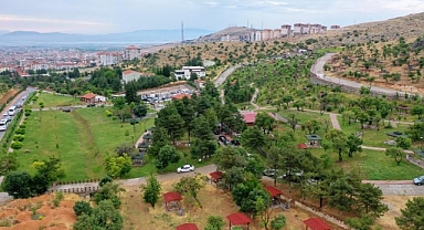 Sıcaklardan bunalan vatandaşlar Beydağı Tabiat Parkına akın etti