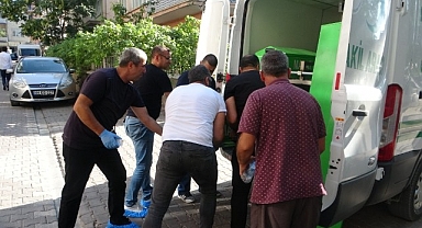 Yaşlı adam evinde ölü bulundu