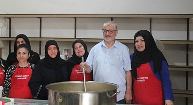 Yetimler Kervanından Aşure İkramı