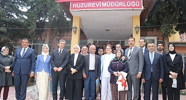 Bakan Derya Yanık, Malatya'da Huzurevi'ni ziyaret etti