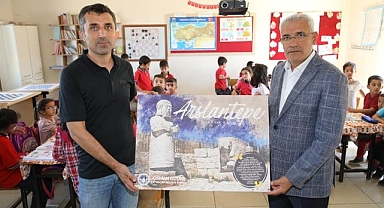 Başkan Güder öğrencilerin ilk ders heyecanına ortak oldu