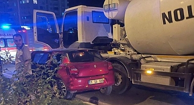 Beton mikseri ile otomobil çarpıştı: 1 yaralı
