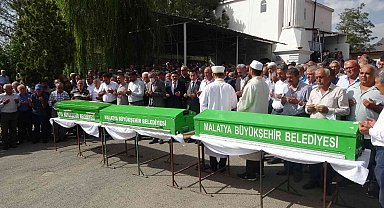 Feci Kazada Hayatını Kaybeden 7 Kişi Toprağa Verildi