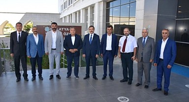 Fendoğlu ve MHP Heyetinden Rektör Bentli'ye Ziyaret 