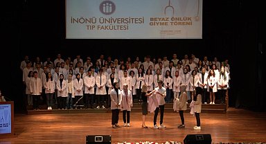 İnönü'de Tıp Fakültesi öğrencileri törenle "Beyaz önlük" giydi