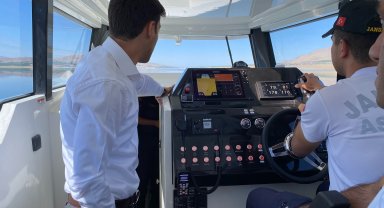 Kaymakam Mustafa Aksoy, teknede dümene geçip denetim yaptı