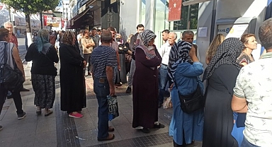 Malatya'da Bankalar Önünde Sosyal Konut Kuyruğu