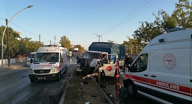Malatya'da Kamyonet ile Otobüs Çarpıştı: 2 Yaralı