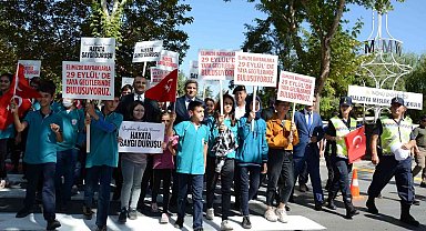 Malatya'da yaya geçitleri kırmızıya boyandı