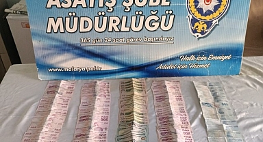Çaldıkları parayı harcayamadan yakalandılar