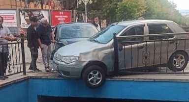 Çarpışan araçlar yayaların arasına daldı: 5 çocuk yaralı