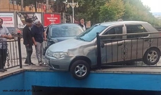 Çarpışan araçlar yayaların arasına daldı: 5 çocuk yaralı - Malatya Haber -  Malatya Tarafsız Haber