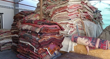 Çöpteki halıları işleyerek ihraç ediyor