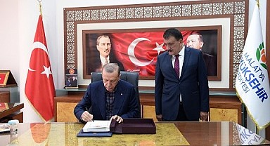 Cumhurbaşkanı Erdoğan Büyükşehir Belediyesini Ziyaret Etti