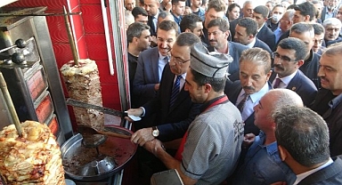 Cumhurbaşkanı Yardımcısı Fuat Oktay, Malatya'da Esnaf Ziyaretinde Bulundu