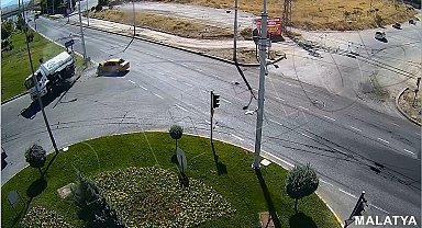 Dört kişinin yaralandığı feci kaza kameraya yansıdı