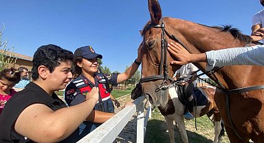 Down Sendromlu çocukların at sevgisi