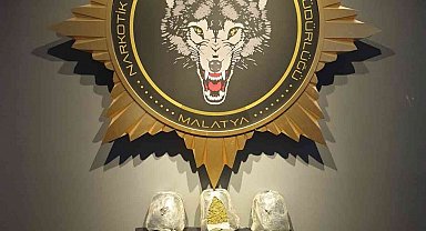 Emanet koliden esrar çıktı