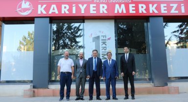 Kariyer Merkezi'nde bayrak değişimi