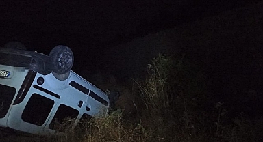 Kontrolden çıkan hafif ticari araç takla attı : 2 yaralı