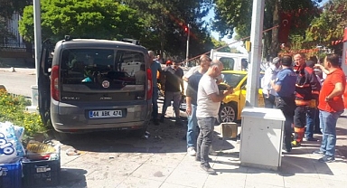 Malatya'da hafif ticari araç otomobille çarpıştı: 6 yaralı