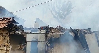 Müstakil ev yangında kül oldu