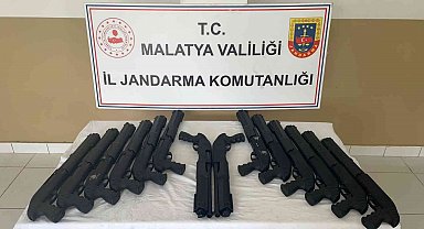 Şüpheli araçta 14 pompalı tüfek bulundu