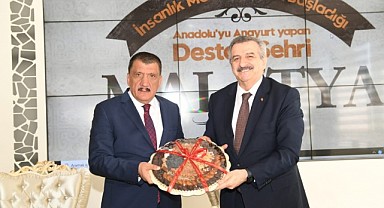 Bakan Yardımcısı Hasan Büyükdede'den Başkan Gürkan'a Ziyaret