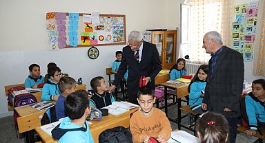 Başkan Güder'den öğrencilere anlamlı hediye