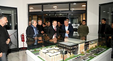 Eroğlu'ndan Dünya Kayısı Ticaret Merkezine övgü