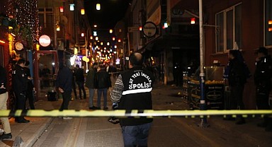 Eskişehir'de Eğlence Mekanı Önünde Silahlı Kavgada 2 Kişi Yaralandı