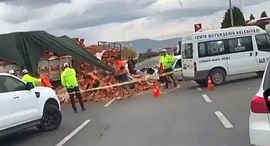 İzmir'de Otomobil Tuğla Yüklü Kamyonla Çarpıştı: 1 Ölü