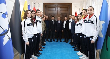 Kadın Voleybolculardan Başkan Güder'e Şampiyonluk Sözü