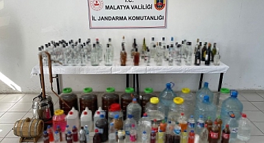 Laboratuvar gibi sahte içki atölyesi