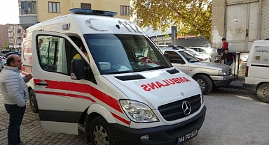 Malatya'da Yaşlı Adam Kedileri Kovalarken Balkonda Düştü