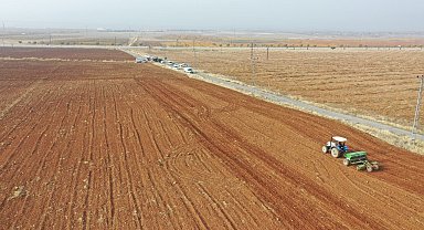 Örnek köye arpa ve buğday tohumu ekildi